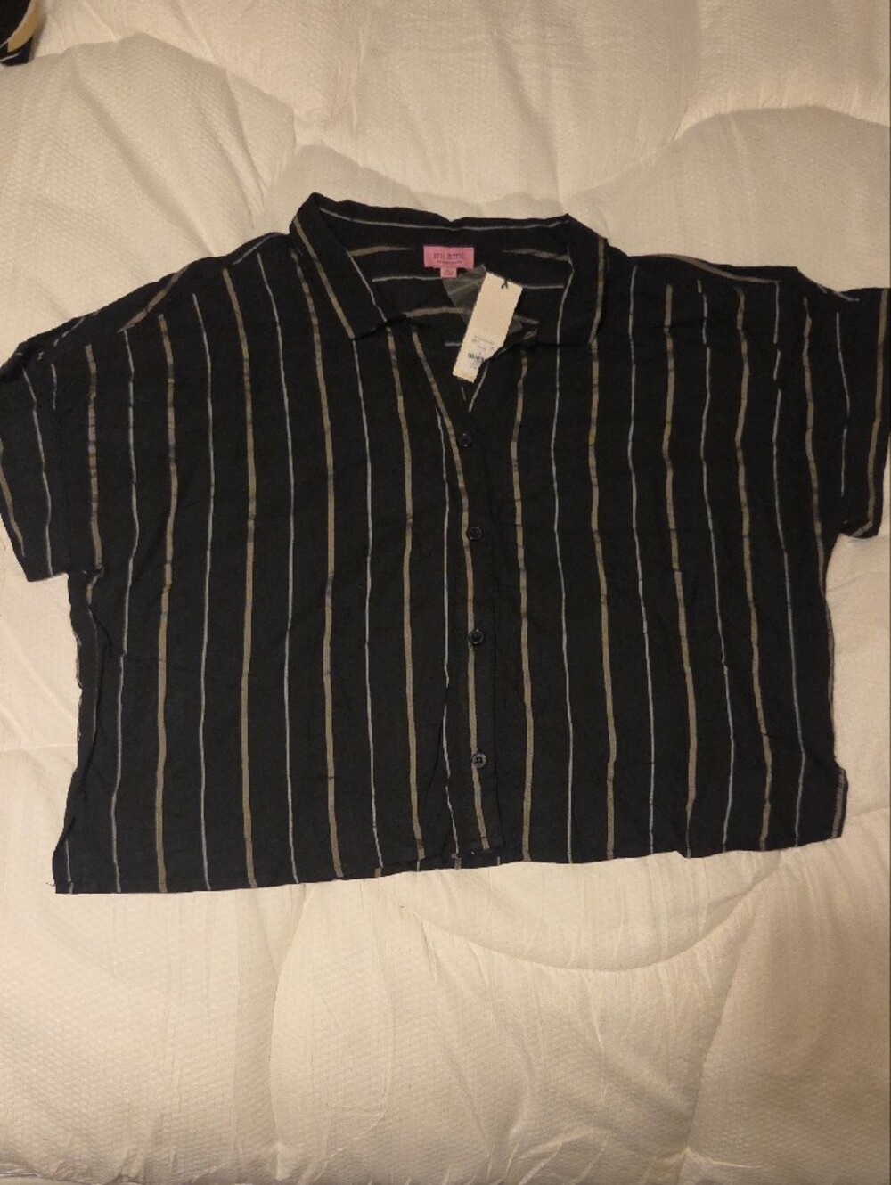 Francesca's Collections Black Short-Sleeve Striped Button-Up
